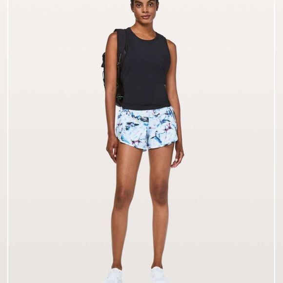 Lululemon Women’s Tracker Short V *4" Exposure Crystallize Multi Black size 4 - Picture 1 of 9